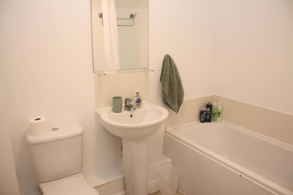 2 Bed 2 Bath Apartment & Parking - Lgw 10Min Drive Crawley  Dış mekan fotoğraf