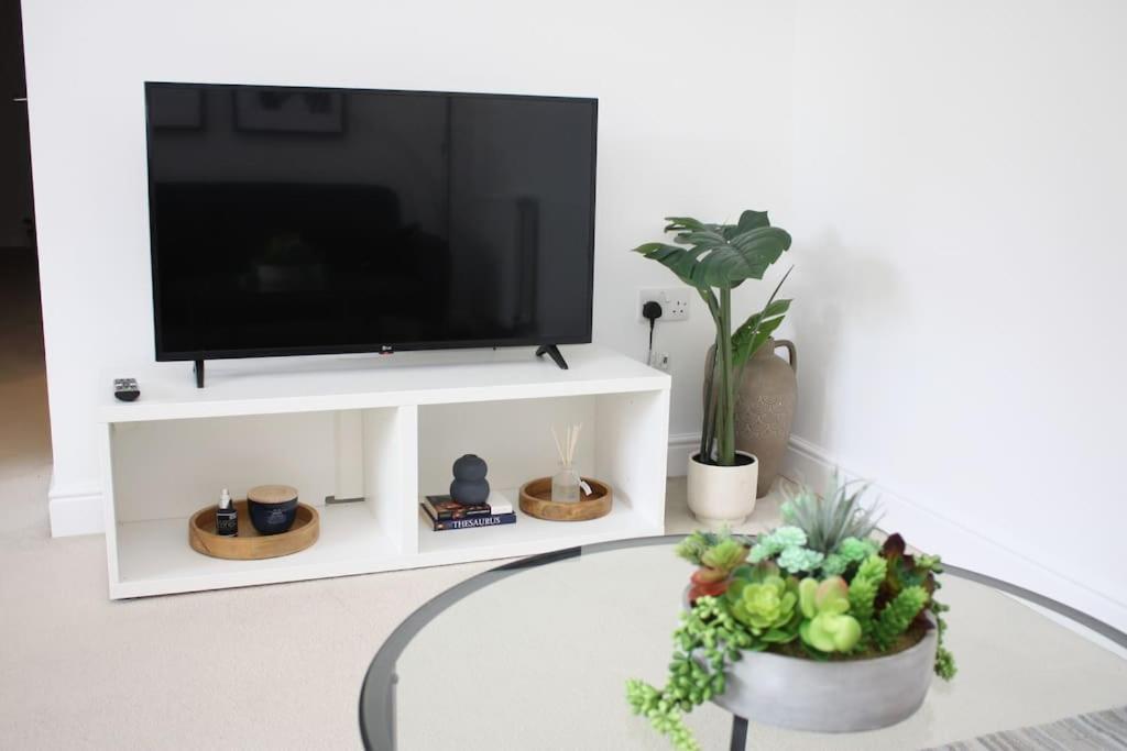 2 Bed 2 Bath Apartment & Parking - Lgw 10Min Drive Crawley  Dış mekan fotoğraf