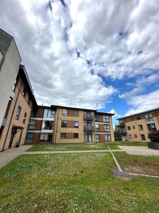 2 Bed 2 Bath Apartment & Parking - Lgw 10Min Drive Crawley  Dış mekan fotoğraf
