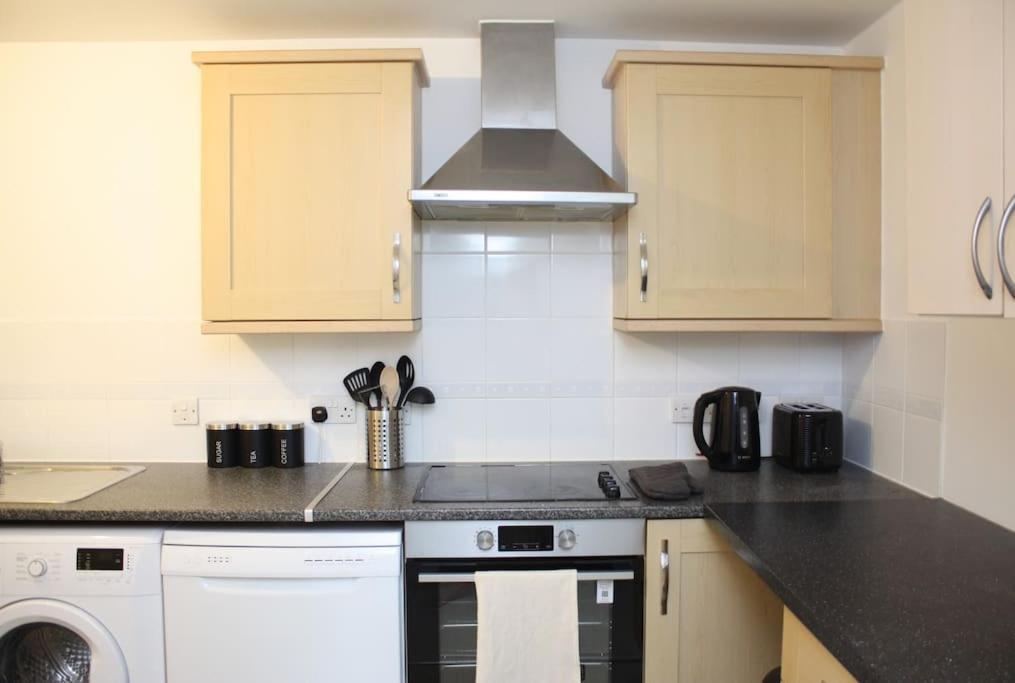 2 Bed 2 Bath Apartment & Parking - Lgw 10Min Drive Crawley  Dış mekan fotoğraf