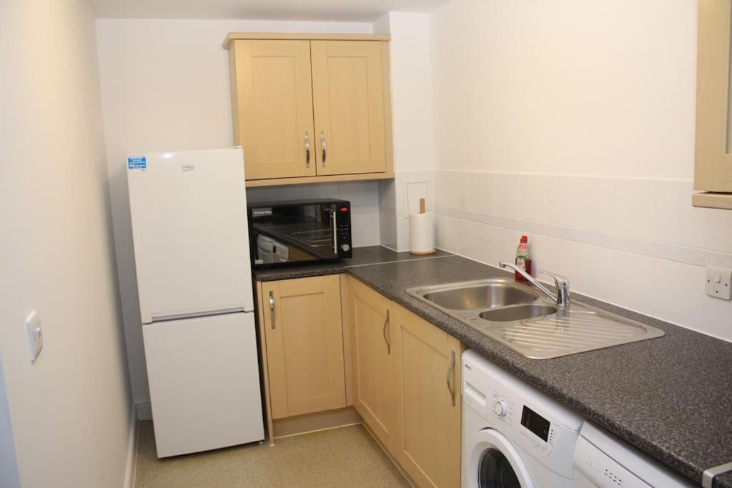 2 Bed 2 Bath Apartment & Parking - Lgw 10Min Drive Crawley  Dış mekan fotoğraf