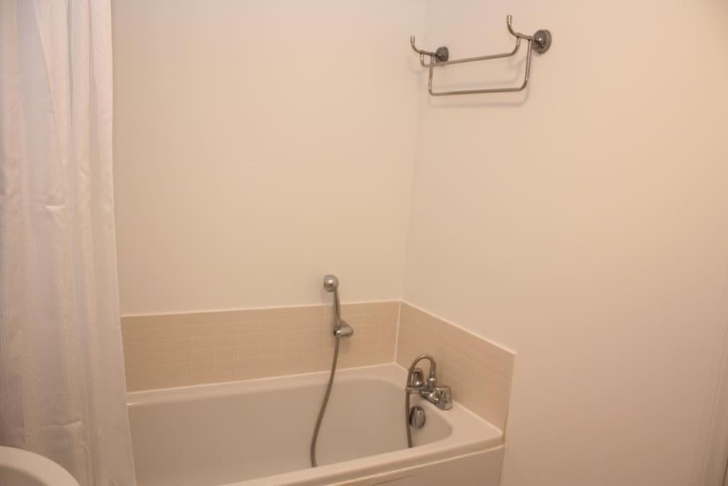 2 Bed 2 Bath Apartment & Parking - Lgw 10Min Drive Crawley  Dış mekan fotoğraf